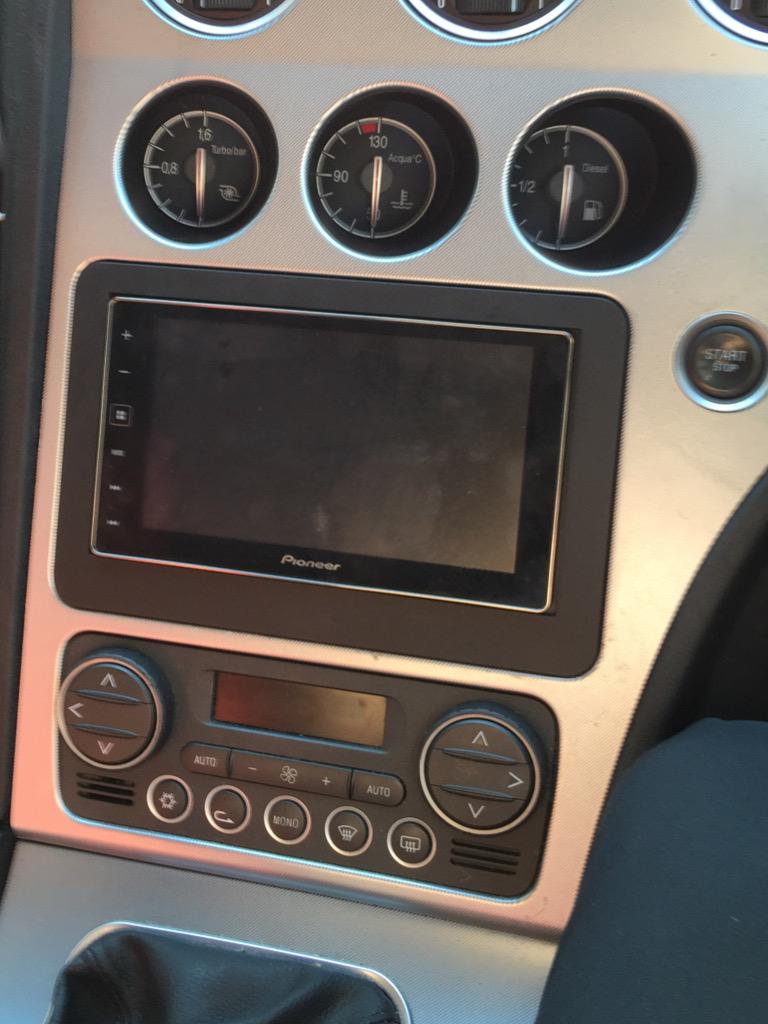 CarPlay Installs: Pioneer SPH-DA120 2006 Alpha Romeo 159 - CarPlay Life