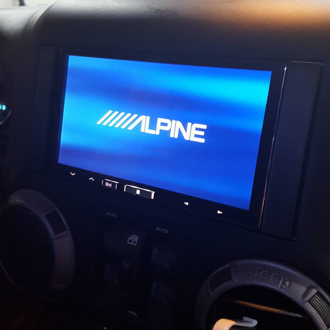 CarPlay Installs: Alpine iLX-700/007 in a Jeep Wrangler JK - CarPlay Life